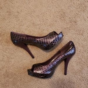 Qupid Faux Gator Pumps size 10